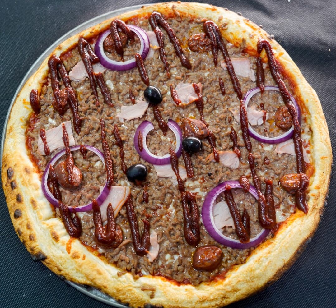 Pizza Beef Addict Base Tomate Emmental Mozzarella - Livraison Hazebrouck