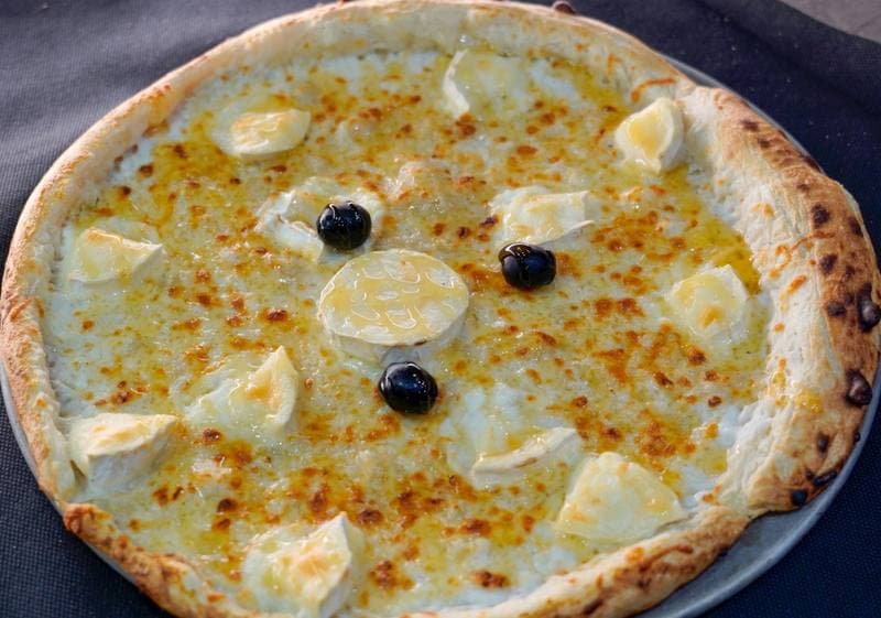 Pizza Chèvre Miel Base crème Emmental Mozzarella - Pizzeria Chez Thomas Hazebrouck