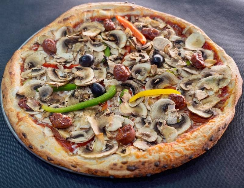 Pizza Orientale Base Tomate Emmental Mozzarella - Pizzeria Chez Thomas Hazebrouck