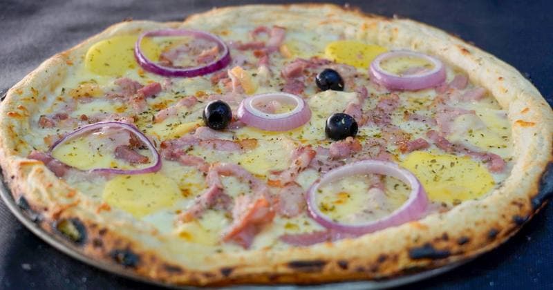 Pizza Raclette Base Crème Emmental Mozzarella - Pizzeria Chez Thomas Hazebrouck